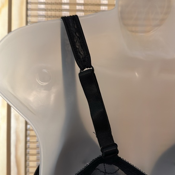 Black Satin and Mesh Jacquard Print Underwire Bra Brand Unknown See Measurements - Picture 9 of 16